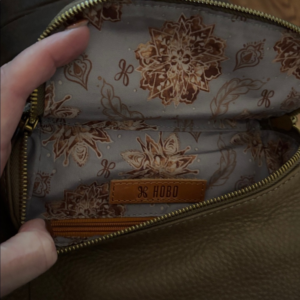 HOBO milk chocolate brown Leather Crossbody Bag EUC - Picture 3 of 6